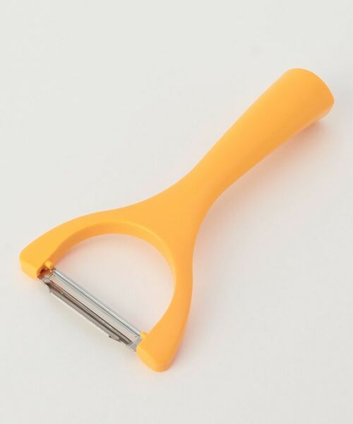 212 KITCHEN STORE / トゥーワントゥーキッチン ストア キッチンツール | お料理はかどるくるりんピーラー YE ＜marna マーナ＞ | 詳細1