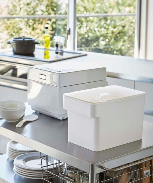 212 KITCHEN STORE / トゥーワントゥーキッチン ストア キッチンツール | 密閉シンク下米ビツ 5kg 計量カップ付 山崎実業 ＜tower タワー＞ | 詳細3