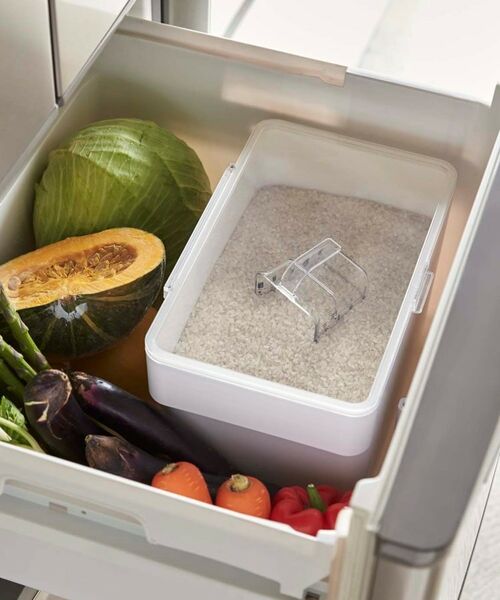 212 KITCHEN STORE / トゥーワントゥーキッチン ストア キッチンツール | 密閉シンク下米ビツ 5kg 計量カップ付 山崎実業 ＜tower タワー＞ | 詳細5