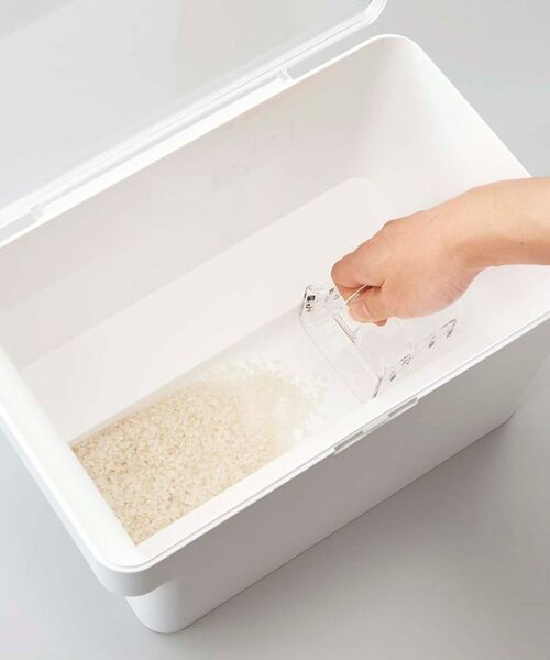 212 KITCHEN STORE / トゥーワントゥーキッチン ストア キッチンツール | 密閉シンク下米ビツ 5kg 計量カップ付 山崎実業 ＜tower タワー＞ | 詳細7