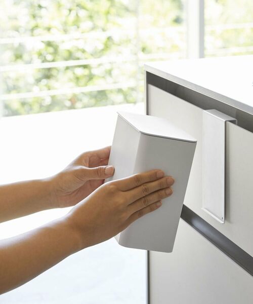 212 KITCHEN STORE / トゥーワントゥーキッチン ストア キッチンツール | マグネット&シンク扉ゴミ箱 WH 山崎実業 ＜tower タワー＞ | 詳細2