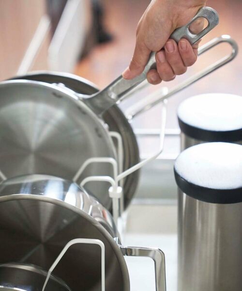 212 KITCHEN STORE / トゥーワントゥーキッチン ストア キッチンツール | シンク下伸縮鍋蓋&フライパンスタンド WH 山崎実業 ＜tower タワー＞ | 詳細7