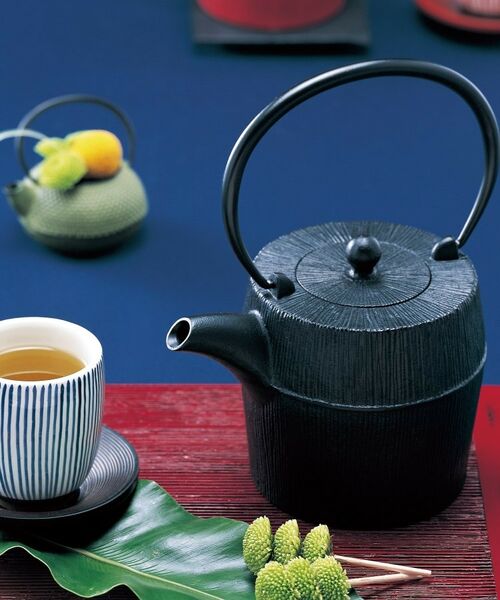 212 KITCHEN STORE / トゥーワントゥーキッチン ストア インテリア・生活雑貨・ホビー・ステーショナリー | 藍花 朝日 黒 鉄瓶 450ml | 詳細1