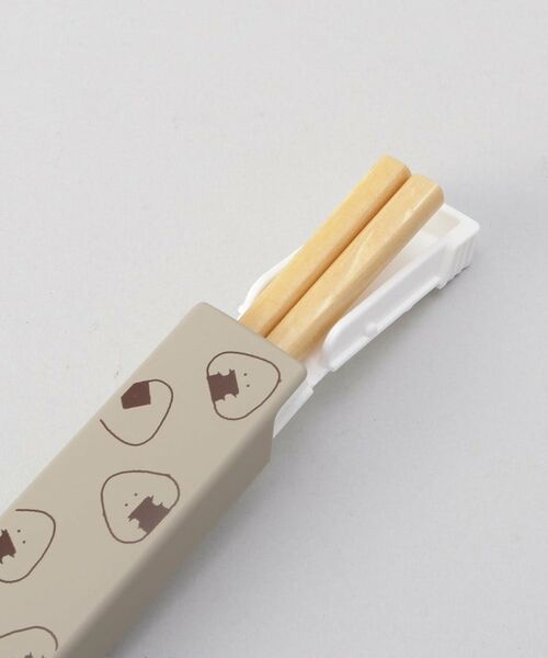 212 KITCHEN STORE / トゥーワントゥーキッチン ストア インテリア・生活雑貨・ホビー・ステーショナリー | ぎゅっとおにぎりさん 抗菌箸 箸箱セット GY | 詳細2