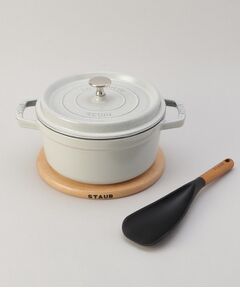 212 KITCHEN STORE / トゥーワントゥーキッチン ストア キッチンツール | 50thアニバーサリーセット　ラウンド22cm・トリベットスプーン カンパーニュ ＜STAUB ストウブ＞