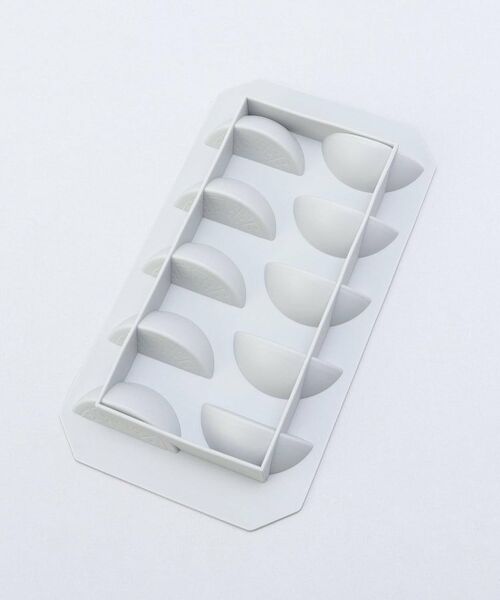 212 KITCHEN STORE / トゥーワントゥーキッチン ストア インテリア・生活雑貨・ホビー・ステーショナリー | シリコーンアイストレー オレンジ ＜nikii  ニキ＞ | 詳細2