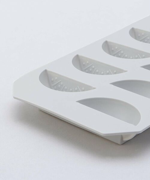 212 KITCHEN STORE / トゥーワントゥーキッチン ストア インテリア・生活雑貨・ホビー・ステーショナリー | シリコーンアイストレー オレンジ ＜nikii  ニキ＞ | 詳細3