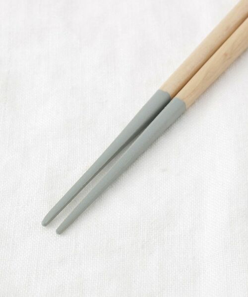 212 KITCHEN STORE / トゥーワントゥーキッチン ストア インテリア・生活雑貨・ホビー・ステーショナリー | 若狭塗り 手彫り箸 うす青 ＜ハレとケ＞ | 詳細3