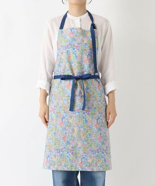 212 KITCHEN STORE / トゥーワントゥーキッチン ストア インテリア・生活雑貨・ホビー・ステーショナリー | エプロン マーガレットアニー BL ＜フローレットロンドン ＞ | 詳細1
