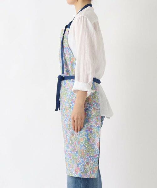 212 KITCHEN STORE / トゥーワントゥーキッチン ストア インテリア・生活雑貨・ホビー・ステーショナリー | エプロン マーガレットアニー BL ＜フローレットロンドン ＞ | 詳細2