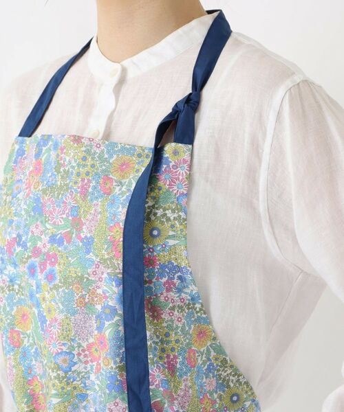 212 KITCHEN STORE / トゥーワントゥーキッチン ストア インテリア・生活雑貨・ホビー・ステーショナリー | エプロン マーガレットアニー BL ＜フローレットロンドン ＞ | 詳細5