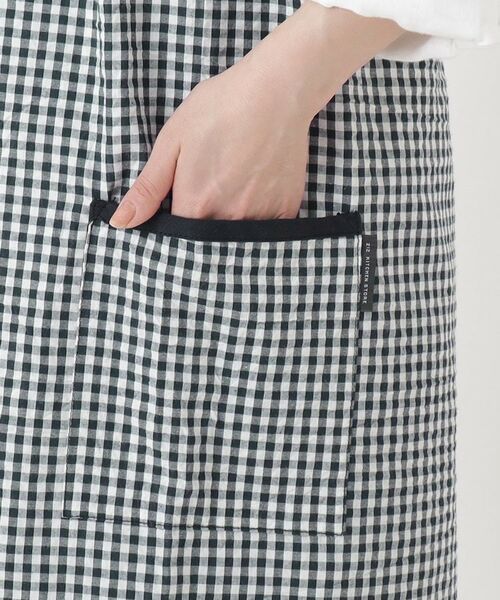 212 KITCHEN STORE / トゥーワントゥーキッチン ストア インテリア・生活雑貨・ホビー・ステーショナリー | ギンガムサッカーギャザーエプロン BK | 詳細6