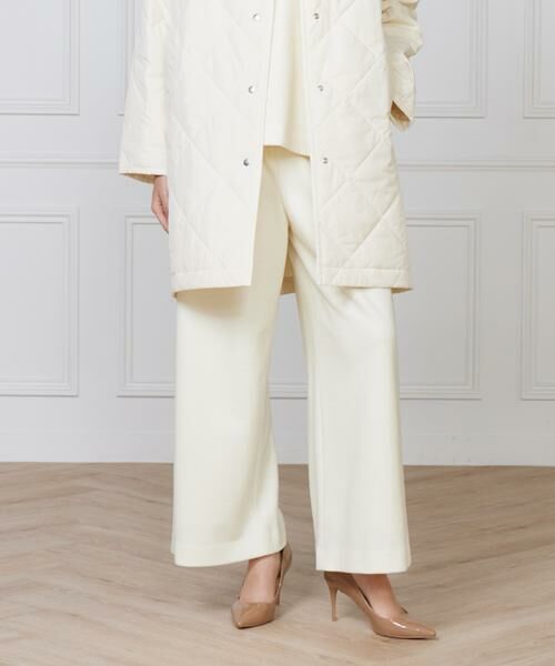 リラックスシーンからデイリーまで幅広い場面に大活躍のパンツ