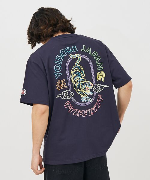 ABAHOUSE/アバハウス 【YOIDORE/ヨイドレ 】スーベニアTシャツ/ 酒愛好家/ユニセックス ネイビー M ABAHOUSE/アバハウス 【YOIDORE/ヨイドレ 】スーベニアTシャツ/ 酒愛好家/ユニセックス ネイビー M