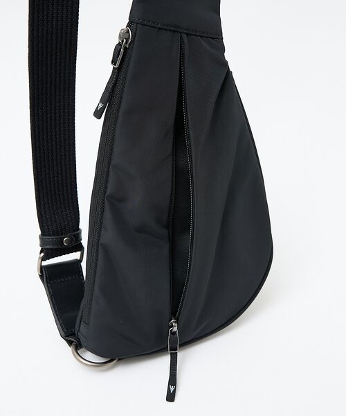 ABAHOUSE / アバハウス メッセンジャーバッグ・ウエストポーチ | 【L.E.D.BITES】アシンメトリーボディバッグ　ボンディングナイロン　B- | 詳細13