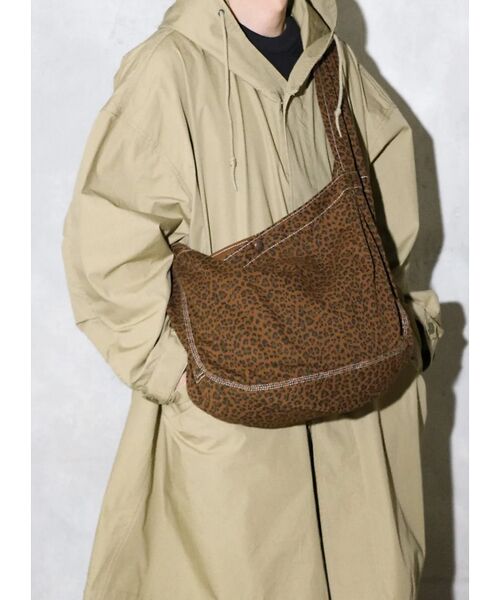 ABAHOUSE/アバハウス 【MADE IN STANDARD】PRINTED NEWSPAPER BAG/ ブラウン F ABAHOUSE/アバハウス 【MADE IN STANDARD】PRINTED NEWSPAPER BAG/ ブラウン F
