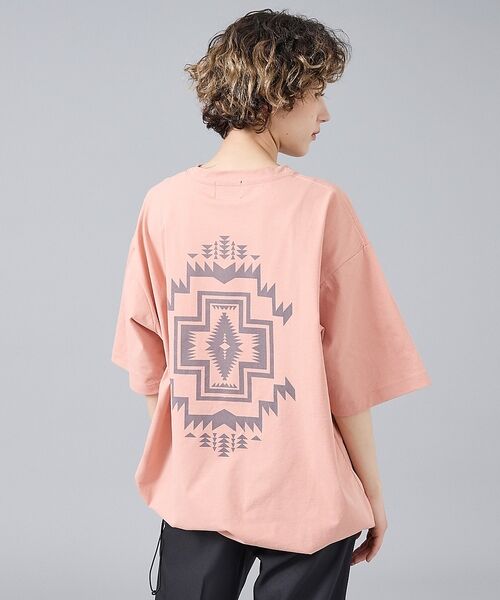 ABAHOUSE / アバハウス Tシャツ | 【PENDLETON/ペンドルトン】カルキュロ バックプリント 半袖Tシャツ /（スモークピンク）