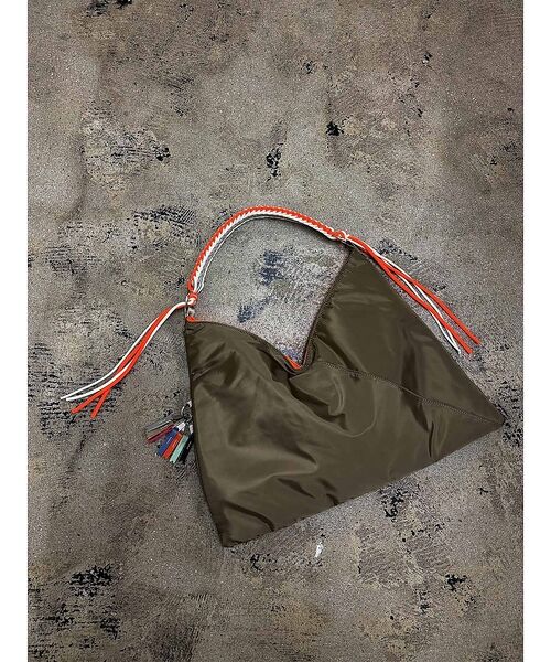 ABAHOUSE / アバハウス ショルダーバッグ | 【cheek/チーク】ネオンハンドルトライアングルショルダー/C26002/ショ（キャメル）