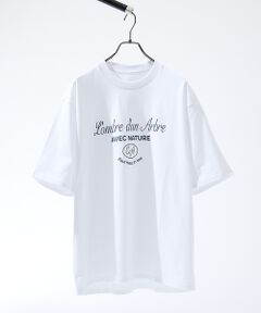 ABAHOUSE / アバハウス Tシャツ | SCENE GRAPHIC ロゴプリントTシャツ / リラックスフィット【予約】