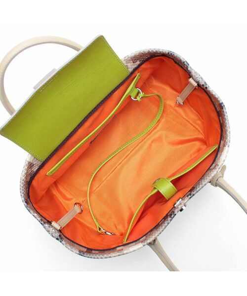 Accesoires De Mademoiselle / アクセソワ・ドゥ・マドモワゼル トートバッグ | スネーク型押し/トート21cm(ショルダーストラップ付) SAND/SHIRACHA | 詳細1