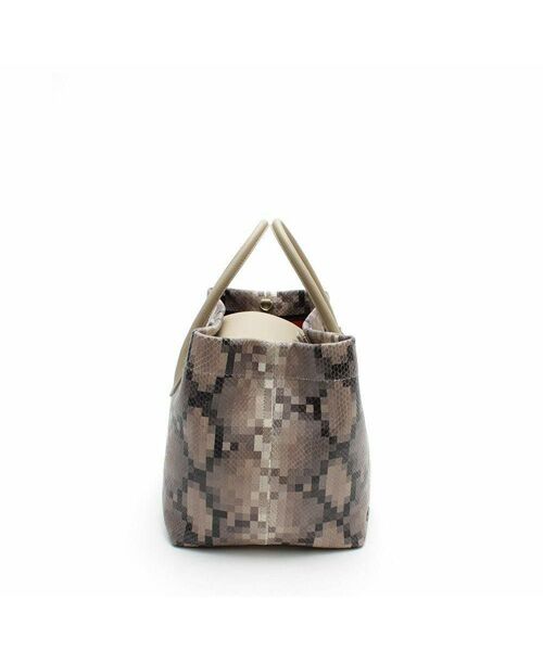 Accesoires De Mademoiselle / アクセソワ・ドゥ・マドモワゼル トートバッグ | スネーク型押し/トート25 cm(ショルダーストラップ付)　SAND/SHIRACHA | 詳細3