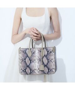 Accesoires De Mademoiselle / アクセソワ・ドゥ・マドモワゼル トートバッグ | スネーク型押し/Dカン付トート32cm　SAND/SHIRACHA