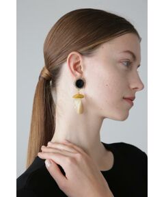 左右別型パールピアス （アクセサリー）｜ADORE / アドーア