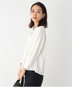 ピンタックブラウス