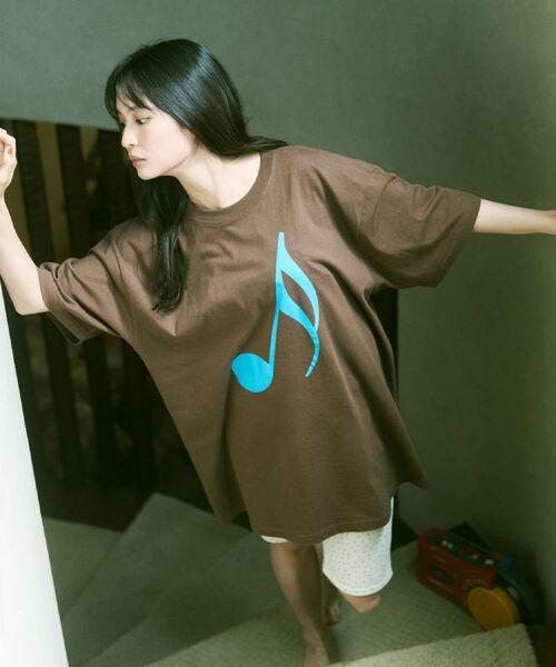 ALL NEW MART / オールニューマート Tシャツ | 音符グラフィックTシャツ | 詳細2