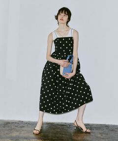 【allureville  2024 spring&summer】<br><br>女性らしいバランスのワンピース。<br>シワになりにくく、コンパクトでキレイ目なストレッチ性のある素材を使用。<br>後ろがギャザーになっているので、締め付けがなく着ていただけます。<br>Tシャツやスキンカットやニットとのレイヤードコーディネートを提案します。<br>紐の細さが繊細で大人なレディなニュアンスで仕上げています。<br><br>【スタッフコメント】<br>ポリエステルのタイプライターを使用し、きめ細かで上質感がありながらシワになりにくい優れもの。<br>重ね着をするときは長めにしていただくと大人な印象で着ていただけます。<br>インナーは幅広く合わせやすく、Tシャツやシアーインナー、リブニットなど。<br>盛夏にはタンクトップもおすすめです。<br>着心地はコットンのようにふんわりとして軽く着やすいです。<br>背中部分にはシャーリングを入れてあり少しだけフィットします。<br><br>透け感：なし<br>伸縮性：ややあり<br>光沢感：ややあり<br>厚さ：薄手<br>重さ：軽い<br>裏地：あり<br>ファスナー：サイドファスナー<br>ポケット：なし<br><br><br>※手洗い可能です。<br><br><br>※照明の関係により、実際よりも色味が違って見える場合がございます。<br>またパソコン・スマートフォンなどの環境により、製品と画像のカラーが異なる場合もございます。<br>予めご了承ください。