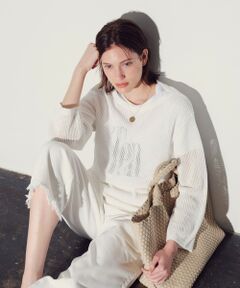 【allureville  2024 spring&summer】<br><br>今シーズン欠かせないメッシュニット。<br>シャツやロゴTEEを重ね着していただくことを前提としているため、身頃はボクシーなゆったり設定。<br>程よいオーバーサイズシルエットで、さらりと袖を通すだけでこなれたカジュアル感を演出してくれます。<br>袖は折り返してたくし上げていただけるよう、あえて太めのデザイン。<br>肌離れの良いさらっとした素材で軽やかな着心地を叶えてくれるのもうれしいポイント。<br><br>【スタッフコメント】<br>絶妙なゆったり感の着やすいメッシュニットが登場。<br>メッシュの幅も大きすぎないので、透け感が苦手な方でも挑戦しやすいです。<br>裾にサイドスリットを施しているため、ボトムスに合わせてフロントのみインもしやす仕様になっております。<br>Tシャツやワンピースに肩がけしていただくとコーディネートがブラッシュアップするのでおすすめです。<br>軽やかな着心地で、夏場の冷房対策にもおすすめの1着です。<br><br>※手洗い可能です。<br><br>※照明の関係により、実際よりも色味が違って見える場合がございます。<br>またパソコン・スマートフォンなどの環境により、製品と画像のカラーが異なる場合もございます。<br>予めご了承ください。