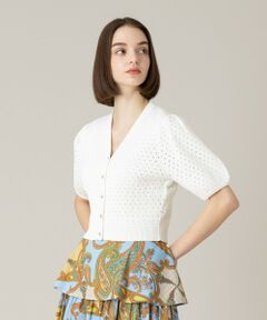 【LOULOU WILLOUGHBY  2024 spring&summer】<br><br>しっかりと編まれた中にアイレットを忍ばせた、レーシーだけど程よい厚みのカーディガン。<br>釦を全て留めて、半袖プルオーバーとして着て頂くのがおススメ。<br>体のラインを拾わず、スッキリと着こなして頂けるトップスです。<br><br>※手洗い可能です。<br><br>【スタッフコメント】<br>ショート丈のすっきりとしたカーディガンです。<br>二の腕をすっぽり隠す袖丈も嬉しいポイント◎<br><br><br>※照明の関係により、実際よりも色味が違って見える場合がございます。<br>またパソコン・スマートフォンなどの環境により、製品と画像のカラーが異なる場合もございます。<br>予めご了承ください。