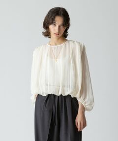 【allureville  2024 autumn&winter】<br><br>《ドラマ着用》<br><br>トレンドのシアー感のある素材にギャザーを寄せたデザインのブラウス。<br>シアーストライプの楊柳素材を使用しております。<br>中のチュールで吊ることにより、ふんわりとしたバルーンシルエットを演出しております。<br>着るだけできまりの良いブラウスです。<br><br>※手洗い可能です。<br><br>【スタッフコメント】<br>ストライプに透ける素材感が軽やかです。<br>肩周りのタックや袖のバルーンがポイント。<br>ひとくせあるシルエットで着るだけで決まります。<br>今年も暑さが長引きそうですが、軽やかに秋を取り入れられそう。<br><br>※照明の関係により、実際よりも色味が違って見える場合がございます。<br>またパソコン・スマートフォンなどの環境により、製品と画像のカラーが異なる場合もございます。<br>予めご了承ください。