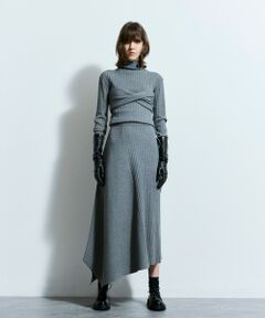 【allureville  2024 autumn&winter】<br><br>アシンメトリーディティールを落とし込んだ、着るだけでサマになるデザインコンシャスなニットワンピース。<br>スカート部分を大胆に切り替え、着用時右側に落ち感とドレープが生まれる様に設計しました。<br>トップ部分はシンプルモダンなモックネック。<br>肩を少しドロップさせることでモードカジュアルな印象に。<br>ウェストゴム仕様でマークすることによって身長や体格を問わずスタイルアップしてくれる効果も。<br>旬のスタイルが一枚で完成する、マストハブな一着です。<br>同素材のブラレット(20242059010)とのレイヤードもおすすめです。<br><br>※手洗い可能です。<br><strong>※こちらの商品はワンピース単品でのお届けになります。</strong><br><br>※照明の関係により、実際よりも色味が違って見える場合がございます。<br>またパソコン・スマートフォンなどの環境により、製品と画像のカラーが異なる場合もございます。<br>予めご了承ください。