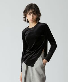 【allureville  2024 autumn&winter】<br><br>アシンメトリーのヘムのカットがポイントのベロアトップス。<br>ストレッチ性の高い素材で程よく身頃にフィット。<br>上品な光沢感のあるベロアはカジュアルなコーディネートにもクラス感をプラスします。<br>普段のコーディネートに取り入れやすいアイテムです。<br>暑い時期は袖をまくしあげれるように袖口にスリットが入っています。<br><br>※照明の関係により、実際よりも色味が違って見える場合がございます。<br>またパソコン・スマートフォンなどの環境により、製品と画像のカラーが異なる場合もございます。<br>予めご了承ください。