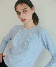 【LOULOU WILLOUGHBY  2024 autumn&winter】<br><br>スパンコールが入った糸を使用し、ケーブル編みとフロントにフリルをあしらったキラキラで華やかなニット。<br>非ウールの素材なので秋立ちからコートを着用する真冬まで長く着ていただける一枚着です。<br>コーディネートの主役になること間違いなし。<br><br>※照明の関係により、実際よりも色味が違って見える場合がございます。<br>またパソコン・スマートフォンなどの環境により、製品と画像のカラーが異なる場合もございます。<br>予めご了承ください。