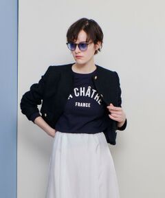 【allureville 2025 spring&summer】<br><br>甘織のポリエステルツイードで表面感のある素材を使用したノーカラージャケット。<br>コンパクトなサイズ感で、長すぎない着丈がポイントです。<br>ビンテージ感のあるミニマルな金ボタンがアクセントに。<br>インナーにタイブラウスを合わせたきちんと感のあるスタイリングはもちろん、ボトムにデニムを合わせてきれいめカジュアルにこなすのもおすすめです。<br><br>【スタッフコメント】<br>様々なシーンでつかえる万能なおしゃれ見えツイードジャケット。<br>コンパクトな丈感とサイズ感でスタイルアップに◎<br>バックスタイルが少しシェイプされており、ウエスト位置を高く見せてくれます。<br>厚過ぎず着やすいツイード生地でとても軽く、肩周りも動かしやすいノンストレスな着心地の一枚です。<br>パンツ、スカート、ワンピースなどどんなアイテムにもマッチする優秀アイテム。<br>デニムなどカジュアル合わせをすると普段のお出かけに、キレイめなボトムスを合わせると入卒やセレモニーなどきちんとしたシーンで着ていただけます。<br>裏地もついており、幅広いシーズン活躍します。<br><br>※照明の関係により、実際よりも色味が違って見える場合がございます。<br>またパソコン・スマートフォンなどの環境により、製品と画像のカラーが異なる場合もございます。<br>予めご了承ください。