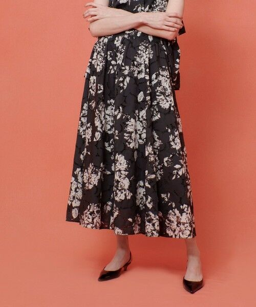 allureville / アルアバイル ミニ・ひざ丈スカート | 【LOULOU WILLOUGHBY】モノトーンフラワー刺繍フレアスカート | 詳細1