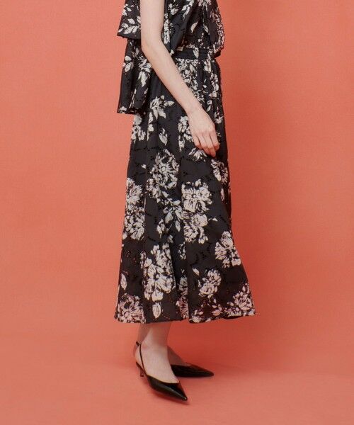 allureville / アルアバイル ミニ・ひざ丈スカート | 【LOULOU WILLOUGHBY】モノトーンフラワー刺繍フレアスカート | 詳細2