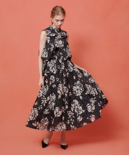 allureville / アルアバイル ミニ・ひざ丈スカート | 【LOULOU WILLOUGHBY】モノトーンフラワー刺繍フレアスカート | 詳細3