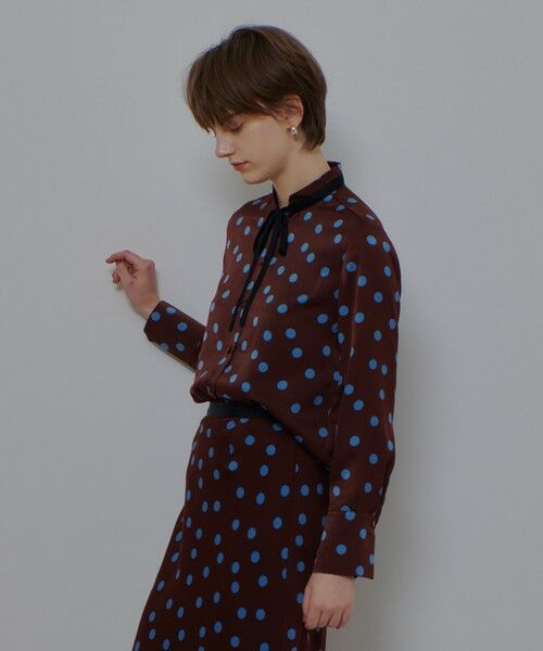 allureville / アルアバイル シャツ・ブラウス | コインドットナロータイブラウス | 詳細2