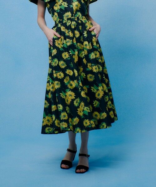 allureville / アルアバイル ミニ・ひざ丈スカート | WEB 一部店舗限定【LOULOU WILLOUGHBY】サンフラワープリントギャザースカート（ブラック系 (98)）