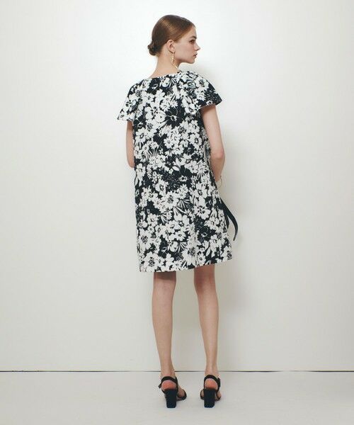 allureville / アルアバイル ロング・マキシ丈ワンピース | 【LOULOU WILLOUGHBY】モノトーンフラワープリントリボンワンピース | 詳細4