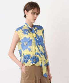 【allureville 2026 Autumn & Winter】<br><br>- オンラインショップ・ルミネ新宿 ルミネ横浜 限定商品 -<br>※7月上旬頃 発売予定<br><br>シャドウストライプの透け感のある素材にオリジナルの花柄プリントを乗せた、着映えするボウブラウス。<br>インパクトがありつつ上品で鮮やかな配色でコーディネートに彩を添えます。<br>ジャケットやブルゾンから鮮やかなボウを覗かせてスタイリングをお楽しみください。<br><br>※手洗い可能です。<br><br>【スタッフコメント】<br>落ち感があり歩く度にふわっと揺れるシルエットがとても綺麗な一枚です。<br>ポリエステル素材でシワになりにくく、薄い素材感なのでさらっと軽い着心地です。<br>裾に入った切り替えデザインも可愛いポイント。<br>ワイドパンツやすっきりめのスカートなど落ち感のあるボトムスとの合わせがおすすめ。<br>デニムなどカジュアルなスタイルもおしゃれに決まります。<br>薄っすらと透け感のある生地で夏も一枚で素敵ですが、寒い時期はジャケットやライダースなどのインナーにも◎<br><br>※照明の関係により、実際よりも色味が違って見える場合がございます。<br>またパソコン・スマートフォンなどの環境により、製品と画像のカラーが異なる場合もございます。<br>予めご了承ください。