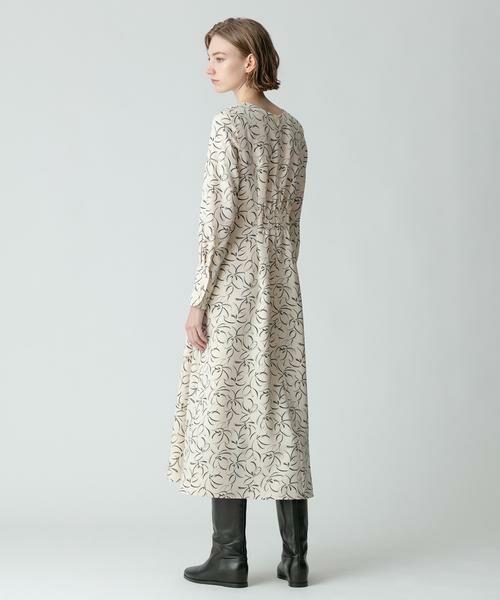 リーフ柄　ロングワンピース　アルアバイブ　美品　M allureville セール】 ラインミドルフラワータックワンピース （ワンピース