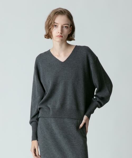 ＊＊allureville / アルアバイル ニット・セーター | ウールスムースVネックプルオーバー（チャコールグレー）