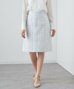 【Spring & Summer Collection 2024】<br><br>フランス、”MALHIA KENT（マリア ケント）社のファンシーなツイード。<br>パステルカラーの柔らかい印象で、マカロンや映画「マリー・アントワネット」の世界感のような雰囲気のツイードです。<br><br>パステルカラーが映えるAラインスカート。コンパクトに着用出来るサイズ感で、やや短めの着丈。<br>単品でも、同シリーズのベル袖ジャケット（品番10241110140）とのセットアップもお勧めです。<br><br><br>【付属】なし<br>【裏地】あり<br>【透け感】なし<br>【開き・留め仕様】後ろファスナー開き<br>【伸縮性】なし<br>【ケア方法】クリーニング<br>【着用感・生地の厚さ】中肉。繊細な意匠糸を使用しているので、引っ掛けにご注意ください。<br><br><br>【LOVE FOR TWEED 2024】<br>身に纏うだけで気分を盛り上げてくれる春らしいカラーリングのピースは、<br>思わず見とれてしまう美しい意匠糸と、素材の魅力を引き立てるデザインディテール。<br>老舗ツイードメーカーのクラフトマンシップが光るこだわりのツイード素材を厳選しました。<br><br>ANAYIらしい、タイムレスなジャケットやスカートは他にはないスペシャルな1枚。<br>数量限定で展開する、ツイードアイテムだけをラインナップしたコレクションです。<br><br><br><strong>※こちらの商品はボトムス単品でのお届けになります。</strong><br><br><br>model:164cm　着用サイズ:38