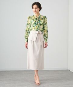 【Spring & Summer Collection 2024】<br><br>写実的な花柄にエフェクトがかかったようなANAYIオリジナルのデジタルフラワー柄です。 <br>シフォン素材にプリントしました。 <br>春の訪れを感じさせるグリーンとイエローの配色が華やかな印象です。<br><br><br>ボウタイデザインで顔周り華やかに見せてくれるプリントブラウスです。<br>フロントと袖口にはメタル釦を施し、さりげなくポイントにしました。<br>総柄プリントですが、程よい透け感のある素材なので軽やかな印象で着て頂けます。<br><br><br>【付属】なし<br>【裏地】なし<br>【透け感】あり<br>【開き・留め仕様】前中心釦あき<br>【伸縮性】なし<br>【ケア方法】ドライクリーニング<br>【着用感・生地の厚さ】薄手シフォン<br><br><br>【ANAYIサイズ表】<br>34サイズ:5号 XSサイズ<br>36サイズ:7号 Sサイズ<br>38サイズ:9号 Mサイズ<br><br><br>・「商品のお気に入り登録」で再入荷通知や、ラスト1点の通知、セール通知も受け取ることができます。<br>・「ブランドのお気に入り登録」で新商品や再入荷など、お得な情報を受け取ることができます。<br><br>※照明の関係により、実際よりも色味が違って見える場合がございます。<br>またパソコン・スマートフォンなどの環境により、製品と画像のカラーが異なる場合もございます。<br>予めご了承ください。