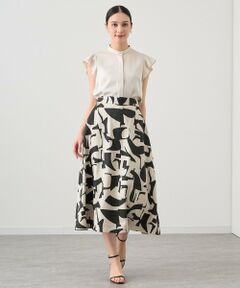【Spring & Summer Collection 2024】<br><br>麻のようなナチュラルな表情感・清涼感のあるポリエステルに、顔料でモダンな幾何学プリントを描いたリネンライク素材です。<br>ナローフレアーシルエットのスカートです。<br>ヒップはすっきり、裾に向かって程良いフレアのシルエット。<br>ポケット口には配色のグログランリボンがアクセントになっています。<br><br><br>【付属】なし<br>【裏地】あり<br>【透け感】なし<br>【開き・留め仕様】後ろ中心ファスナーあき<br>【伸縮性】なし<br>【ケア方法】ドライクリーニング<br>【着用感・生地の厚さ】中肉<br><br>model:168cm　着用サイズ:38<br><br><br><br>【ANAYIサイズ表】<br>34サイズ:5号 XSサイズ<br>36サイズ:7号 Sサイズ<br>38サイズ:9号 Mサイズ<br><br><br>・「商品のお気に入り登録」で再入荷通知や、ラスト1点の通知、セール通知も受け取ることができます。<br>・「ブランドのお気に入り登録」で新商品や再入荷など、お得な情報を受け取ることができます。<br><br>※照明の関係により、実際よりも色味が違って見える場合がございます。<br>またパソコン・スマートフォンなどの環境により、製品と画像のカラーが異なる場合もございます。<br>予めご了承ください。