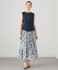 【Spring & Summer Collection 2024】<br><br>ストレッチ性のあるシワになりにくい素材。軽さと適度な反発感があります。<br><br>ビスチェ風切り替えのデザイントップス。<br>上身頃は透け感のあるジャージーを使用。１枚で今年らしい重ね着スタイリングが完成します。<br>ランダムに入れたタックと裾はアシンメトリーにし、ラフな雰囲気を入れました。<br><br>身頃の素材にもストレッチ性があるので、着心地も良いです。アウトにして、スカートやパンツとの今年らしいビスチェスタイリングにお勧めです。<br><br><br>【付属】なし<br>【裏地】前身頃のみあり<br>【透け感】上のジャージー部分は透け感あり<br>【開き・留め仕様】左脇ファスナー<br>【伸縮性】あり<br>【ケア方法】手洗い可<br>【着用感・生地の厚さ】薄地<br><br><br><br>【Bouquet de bonheur Collection】<br><br>美しい花々に彩られて—。<br>パリ在住のフラワーアーティストとのコラボレーションで実現した<br>ANAYIが贈るフラワーアートの美しい世界。<br><br><br>ロングヘア　model:164cm　着用サイズ:38<br>ボブヘア　model:156cm　着用サイズ:36<br><br><br><br>【ANAYIサイズ表】<br>34サイズ:5号 XSサイズ<br>36サイズ:7号 Sサイズ<br>38サイズ:9号 Mサイズ<br><br><br>・「商品のお気に入り登録」で再入荷通知や、ラスト1点の通知、セール通知も受け取ることができます。<br>・「ブランドのお気に入り登録」で新商品や再入荷など、お得な情報を受け取ることができます。<br><br>※照明の関係により、実際よりも色味が違って見える場合がございます。<br>またパソコン・スマートフォンなどの環境により、製品と画像のカラーが異なる場合もございます。<br>予めご了承ください。